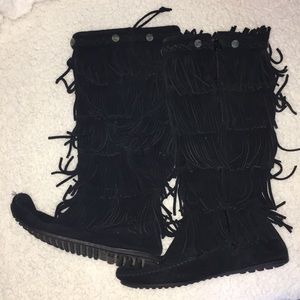Minnetonka 5 Layer fringe boots